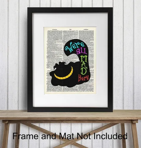 Vista 2 de Decoración de pared de gato Cheshire – Arte de pared de gato – Regalo único para los fanáticos de Alicia Wonderland – Póster de fotos de diccionario