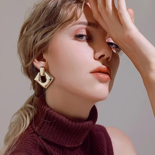 Vista 4 de HESSAWELL Aretes de aro gruesos para mujer, aretes colgantes de aro de oro para mujer, regalo