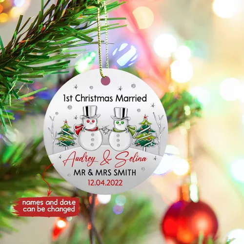 Vista 6 de Adorno de matrimonio de muñeco de nieve para pareja, adorno personalizado de primera Navidad para casados, con nombres personalizados y fecha