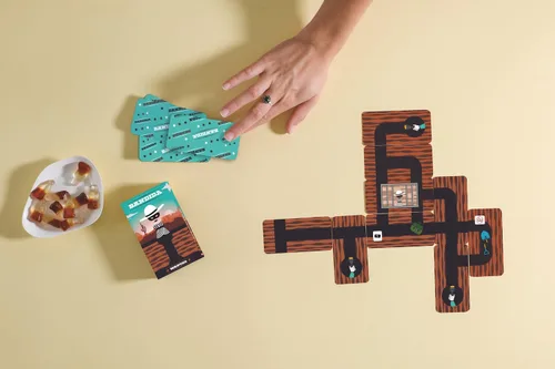 Vista 3 de Helvetiq Juego de cartas Bandida - Secuela emocionante con nuevos desafíos. Divertido juego de estrategia para noche de juegos familiares, juego