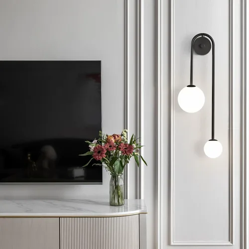 Vista 4 de Lámpara de Pared Moderna con Globo de Vidrio de 2 Luces, Aplique de Pared de Latón Doblemente Cepillado, Iluminación de Mediados de Siglo, Lámpara