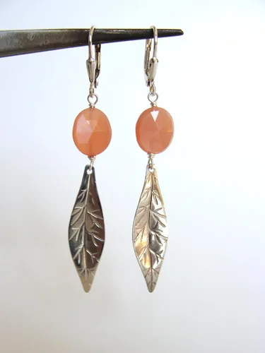 Vista 2 de Leaf and peach moonstone earrings, long, sterling silver, lightweight earrings, fun, nature theme, flashy, handmade
