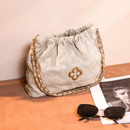 Vista 2 de Milan Chiva Bolso pequeño para mujer, bolso de mano con correa de cadena dorada