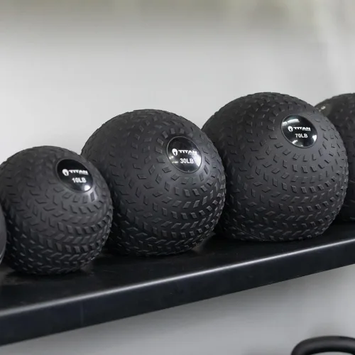 Vista 4 de Titan Fitness pelota de caucho Tread Slam, rebote muerto, peso para el entrenamiento - lanzar, atrapar, golpear, girar