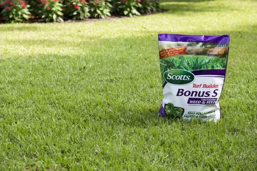 Vista 3 de Scotts Turf Builder Bonus S Southern Weed & Feed2, 17.24 libras (paquete de 2)
