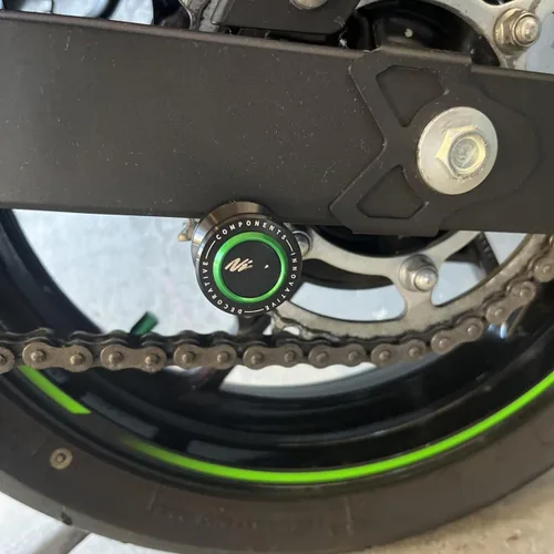 Vista 4 de Carretes basculantes de 8 mm para Ninja 400 650 1000SX ZX-6R ZX-10R ZX-25R 2023 2024 2025 Soporte de bastidor trasero Carretes basculantes