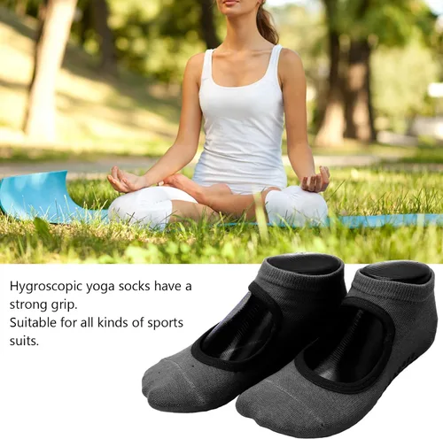 Vista 3 de TOPINCN Calcetines de yoga para mujer, diseño de búfer interno, calcetines de pilates para mujer, agarre fuerte para deportes, Negro