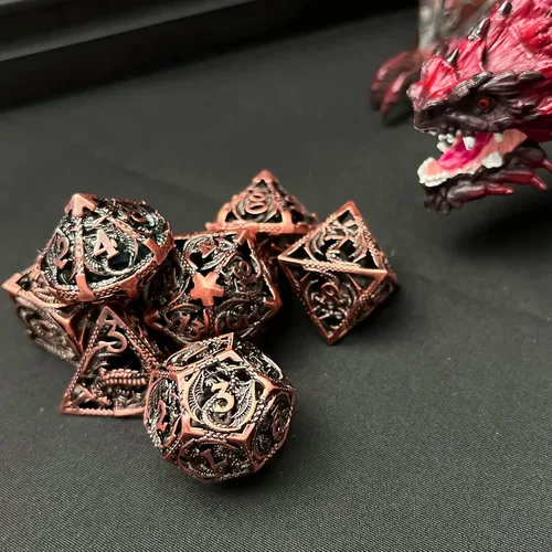 Vista 5 de Juego de dados DND de metal hueco para juego D y D, dados poliédricos grandes para Calabozos y Dragones, Warhammer Pathfinder, Cthulhu, MTG, D&D