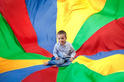 Vista 3 de KinderMat, Paracaídas de juego para niños, 6 o 12 pies, multicolor, con bolsa de almacenamiento