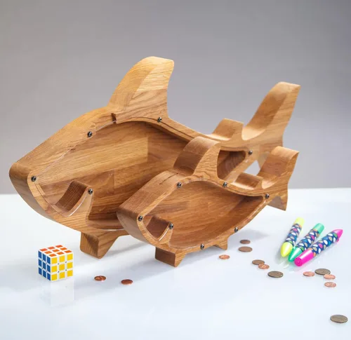 Vista 3 de Alcancía de tiburón – Alcancía de madera hecha a mano por expertos para niños, niñas y adultos Madera de roble duradera con vidrio orgánico