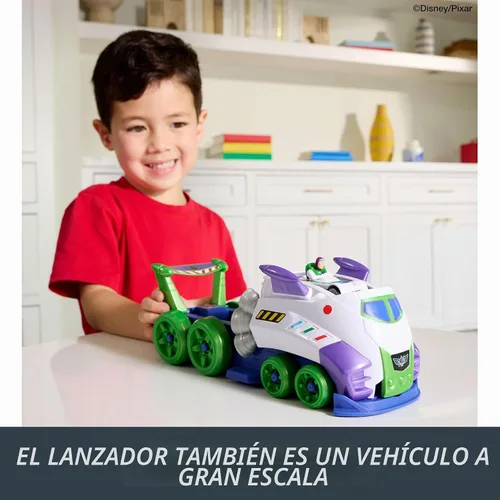 Vista 3 de Hot Wheels Coche de juguete, Disney y Pixar Hi-Tech Buzz Lightyear Launcher & Hauler con escala 1:64 Die-Cast Superstar Speeder Hi-Tech Buzz
