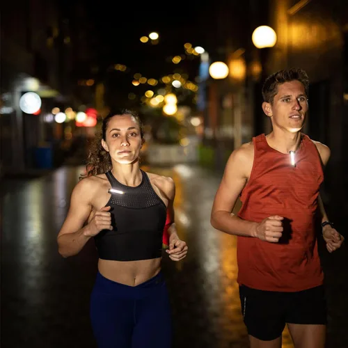 Vista 2 de Knog Plus Free Light - Luces manos libres recargables por USB para correr de noche, ciclismo, seguridad vial