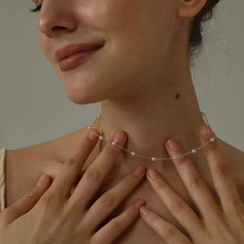Vista 4 de Collares de perlas para mujer, gargantilla de perlas chapadas en oro de 14 quilates, collar de perlas de oro delicado, gargantilla de oro simple