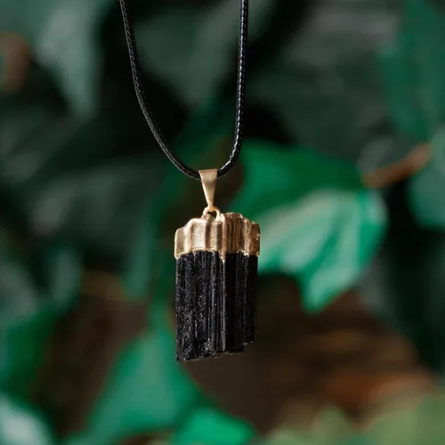 Vista 3 de AYANA Collar de turmalina negra – Colgante de cristal de turmalina chapado en oro Auténtico collar de piedras preciosas para hombres y mujeres