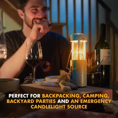 Vista 3 de Kit de linterna de vela original UCO – Linterna de camping de aluminio con 2 velas de emergencia, reflector de luz y estuche tipo capullo – Linterna