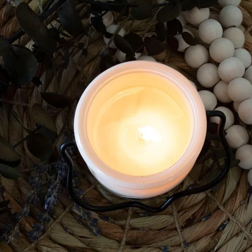 Vista 7 de Milkhouse Candle Company Summer Storm - Vela de soja – Verdes húmedos Madera empapada en lluvia Aroma de agua de coco – tarro de crema de 5