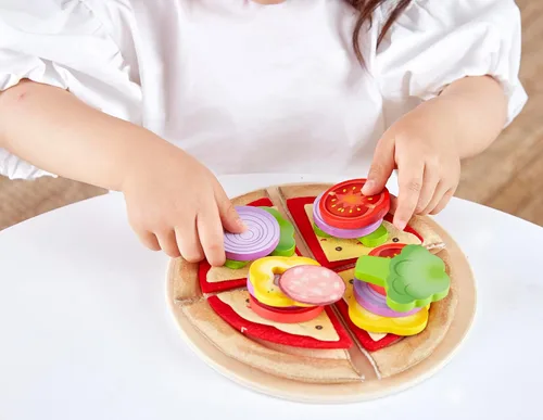 Vista 3 de Hape Juego de madera de pizza perfecto para cocina de niños, horno de pizza 2 en 1 y caja de entrega, 29 piezas de juego de simulación para niños