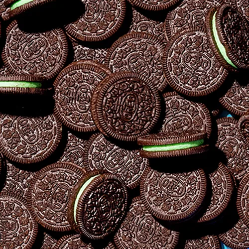 Vista 22 de OREO REESE'S Galletas sándwich de chocolate con crema de maní, 12.35 onzas (paquete de 2)