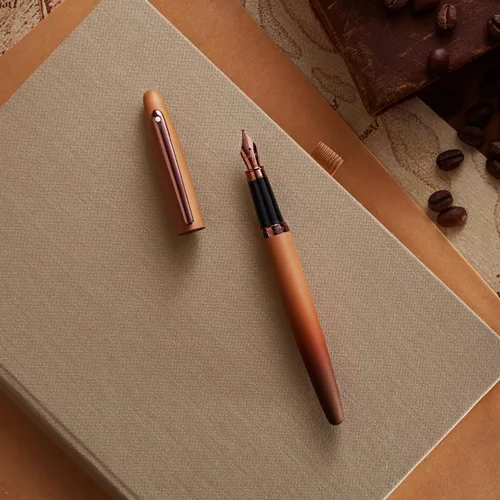 Vista 4 de Sheaffer VFM 9428 Coffee Edition - Pluma estilográfica marrón mate con adornos de PVD marrón real, tamaño mediano