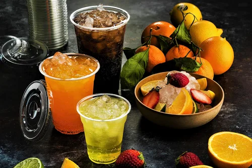 Vista 8 de Green Direct Vasos de plástico ultra transparentes con tapas planas para café helado, batido de té Boba (100, 10 onzas)