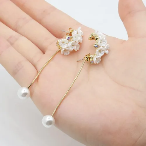 Vista 8 de Aretes colgantes de perlas blancas de plata de ley 925 con flecos largos y pétalos, aretes colgantes para mujer