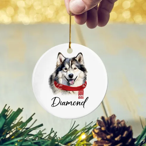 Vista 5 de Adorno de cerámica personalizado de Alaskan Malamute para perro, papá, mamá, amantes de los perros, adorno de Navidad personalizado de Alaskan