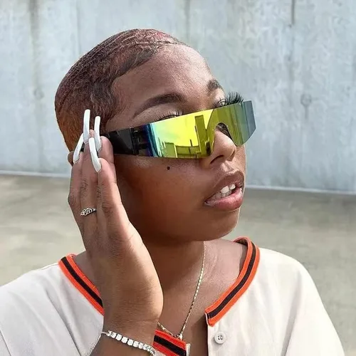 Vista 2 de Kursan Gafas de sol envolventes para mujeres y hombres, de una pieza, sin marco, parte superior plana, gafas de protección Y2K futuristas con espejo