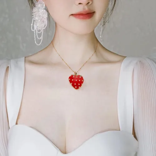 Vista 2 de XUN Zhe Collar con colgante de fresa roja esmaltada, lindo collar de clavícula de aceite de fruta de fresa, joyería para mujeres, adolescentes