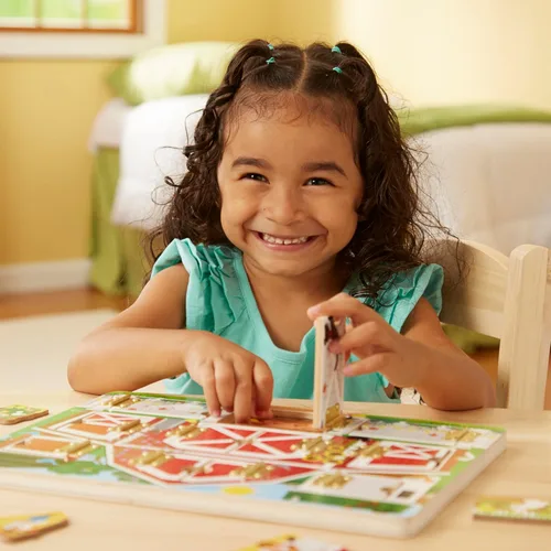 Vista 2 de Melissa & Doug–Granja magnética, juego de escondidas, Multicolor