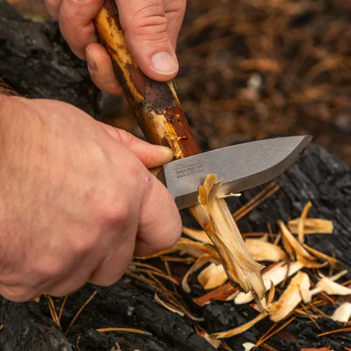 Vista 6 de BPSKNIVES Bushmate 2.0 Diseñado por DBK - Cuchillo Bushcraft - Cuchillo de acero al carbono de hoja fija con funda de cuero y encendedor de fuego