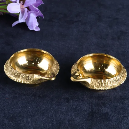 Vista 3 de SATVIK Set of 2 - Pure Brass Kuber Diya for Diwali Decoration Traditional Puja Oil Lamp for Home Temple Brass Diya for Diwali Pooja & Festive Use