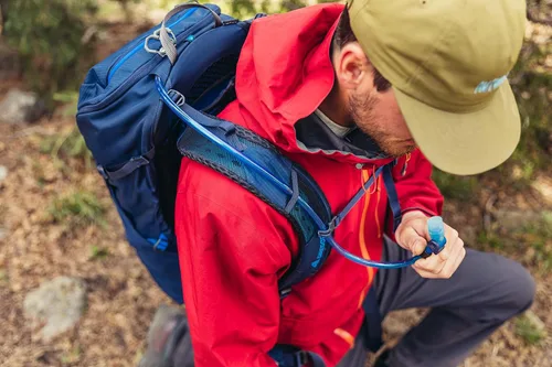 Vista 7 de Mochila Gregory Zulu Unisex para Senderismo/Camping, Cinturón de Cadera Freefloat, Manguito de Hidratación Interno para Bolsa de Agua, Halo azul