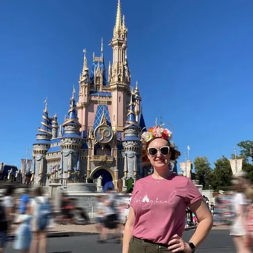 Vista 3 de Camiseta mágica para mujer, camiseta de Magic Kingdom, camiseta de vacaciones familiares, camiseta de manga corta con estampado de castillo