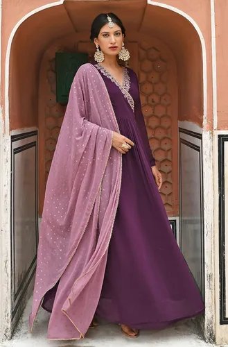 Vista 3 de Janasya Mujeres indias vino Georgette Adornado Kurta con Dupatta