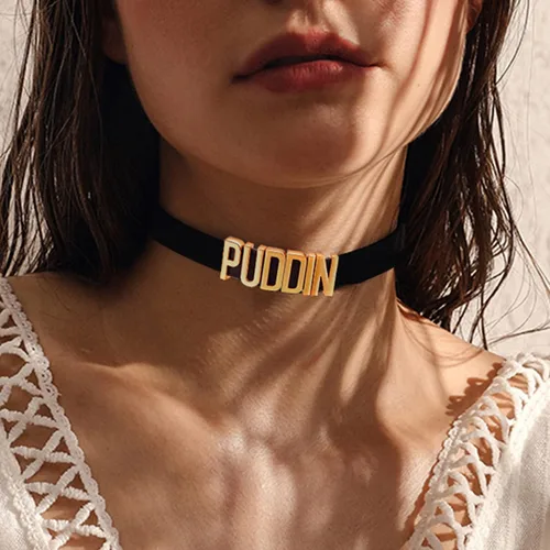 Vista 5 de U7 Gargantilla de cuero negro personalizada con nombres iniciales chapados en platino y oro de 18 quilates, joyería punk personalizada para cosplay