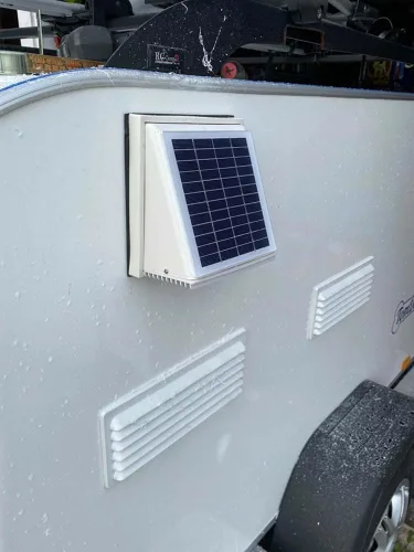 Vista 3 de Ventilador solar de pared de plástico montado en la pared, salida de aire de 3.898 in, extractor de ventilador para cobertizo, cocina, baño