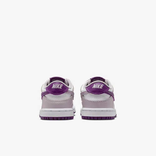 Vista 667 de Nike Kid's Dunk Low Sneaker