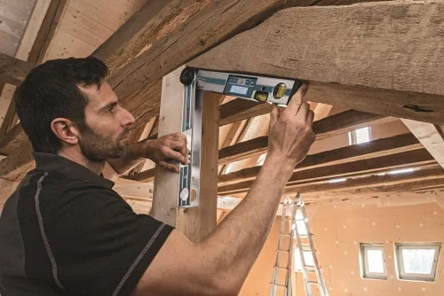 Vista 7 de Bosch GAM 220 MF Buscador digital de ángulos 4 en 1, incluye extensión de pata, 4 pilas AA y estuche de transporte
