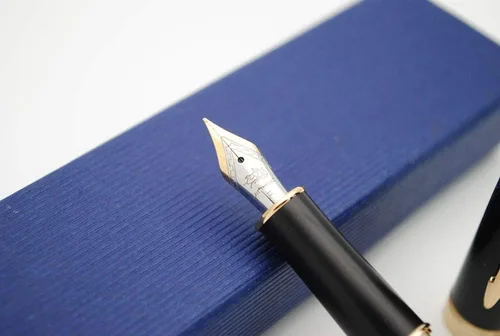 Vista 4 de JINHAO 601a - Pluma estilográfica de estilo retro (negro con clip dorado, punta fina)