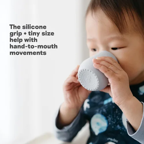 Vista 6 de ezpz Tiny Cup (Azul) – 4 meses en adelante – Taza de entrenamiento de 100% silicona para bebés – Diseñada por un especialista en alimentación