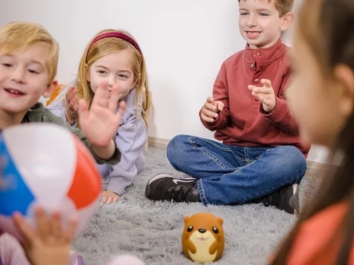 Vista 3 de blue orange Pass the Ball with Olie Fun - Juego interactivo para niños y preescolares – Educativo Otter Music Hot Potato Game Games – 2 a 10