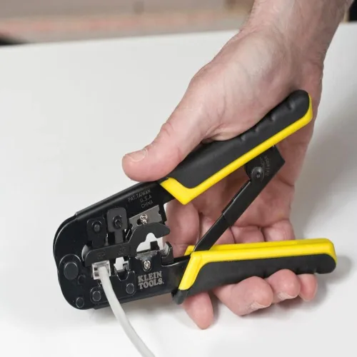 Vista 5 de Klein Tools VDV026-212 Kit de instalación coaxial con herramienta de engarzado, cortador de cables, pelacables y conectores F con bolsa
