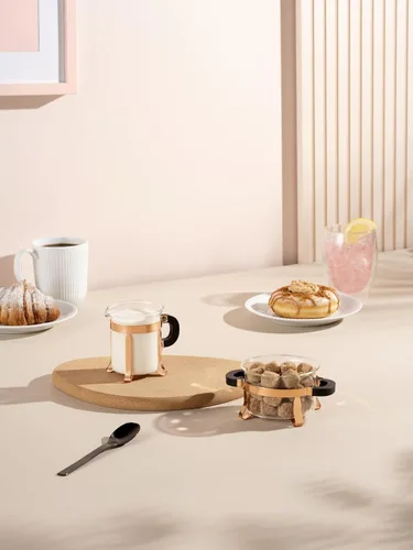 Vista 5 de Cafetera clásica Bodum Chambord, 8 tazas, 34 onzas, Juego para azúcar y crema, 2 pcs, Cobre
