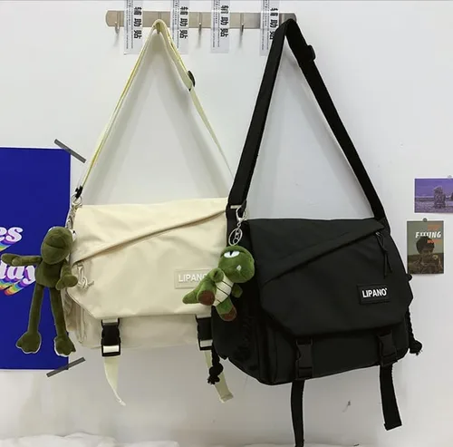Vista 7 de Bolso cruzado estético con bonitos pines y adornos, bolsa de mensajero de nailon para el hombro, bolsa japonesa Kawaii para mujeres y hombres