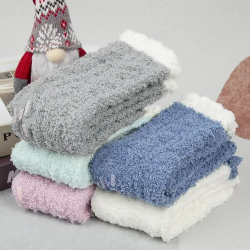 Vista 3 de Calcetines mullidos con empuñaduras para mujer, 5 pares suaves y esponjosos para dormir, acogedores, calcetines de hospital antideslizantes de felpa