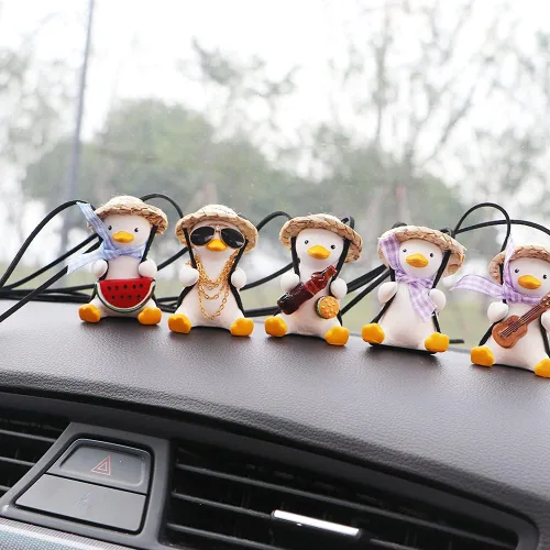 Vista 5 de Accesorios para colgar en el espejo del automóvil, lindo adorno de pato oscilante para el tablero de instrumentos (lentes de sol de espejo de patio)