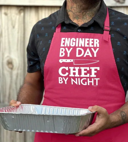 Vista 4 de Engineer By Day Chef By Night - Delantal ajustable con dos bolsillos