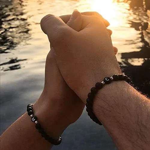 Vista 2 de XIA YAN Pulseras de cuentas de letras hechas a mano de ónice negro y howlita blanca de 0.236in para mujeres y hombres, pulseras iniciales, regalos