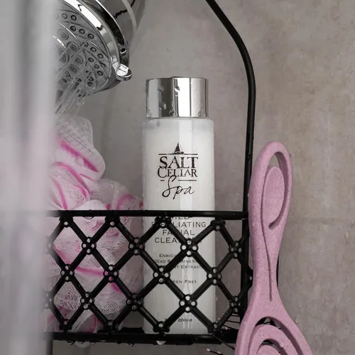 Vista 5 de Salt Cellar Spa Limpiador facial exfoliante suave, enriquecido con minerales del mar muerto, vitamina C y manzanilla, 7 onzas