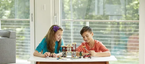 Vista 3 de LEGO Creator Expert Winter Village Fire Station 10263 Kit de construcción (1166 piezas)